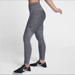 NWT Women’s Nike Sculpt Lux Tight Fit leggings!